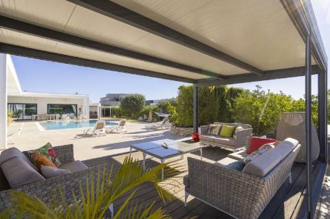 
CPCV ASSINADO

Moradia contemporânea de 3 quartos com piscina aquecida e certificado energético A+