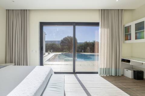 
CPCV ASSINADO

Moradia contemporânea de 3 quartos com piscina aquecida e certificado energético A+