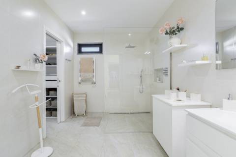 
CPCV ASSINADO

Moradia contemporânea de 3 quartos com piscina aquecida e certificado energético A+