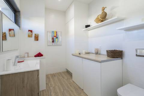 
CPCV ASSINADO

Moradia contemporânea de 3 quartos com piscina aquecida e certificado energético A+