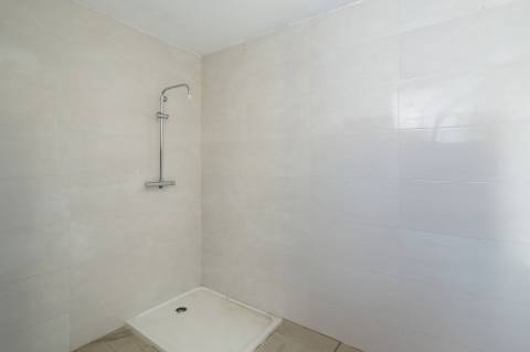 
CPCV ASSINADO

Moradia contemporânea de 3 quartos com piscina aquecida e certificado energético A+