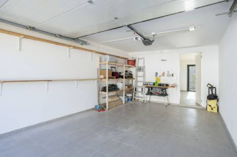 
CPCV ASSINADO

Moradia contemporânea de 3 quartos com piscina aquecida e certificado energético A+