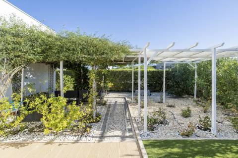 
CPCV ASSINADO

Moradia contemporânea de 3 quartos com piscina aquecida e certificado energético A+