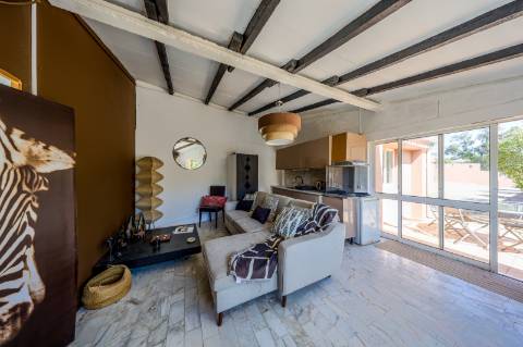 Villa de luxo com 4 quartos, casa de hóspedes e vistas deslumbrantes para o campo