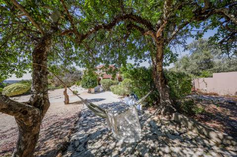 Villa de luxo com 4 quartos, casa de hóspedes e vistas deslumbrantes para o campo