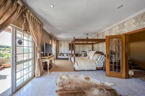 Villa de luxo com 4 quartos, casa de hóspedes e vistas deslumbrantes para o campo