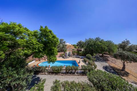 Villa de luxo com 4 quartos, casa de hóspedes e vistas deslumbrantes para o campo