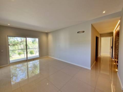 VISTA MAR! Luxuosa moradia de 6 quartos renovado com gosto.