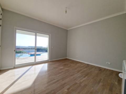 VISTA MAR! Luxuosa moradia de 6 quartos renovado com gosto.