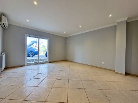 VISTA MAR! Luxuosa moradia de 6 quartos renovado com gosto.