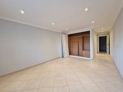 VISTA MAR! Luxuosa moradia de 6 quartos renovado com gosto.