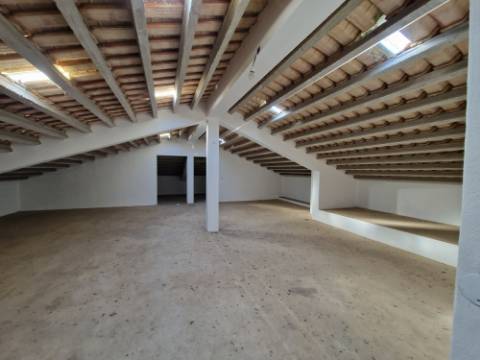 VISTA MAR! Luxuosa moradia de 6 quartos renovado com gosto.