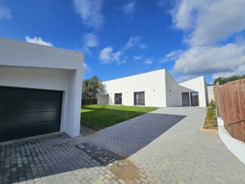 Moradia Terrea v3 a 1km de Loulé com jardim e piscina