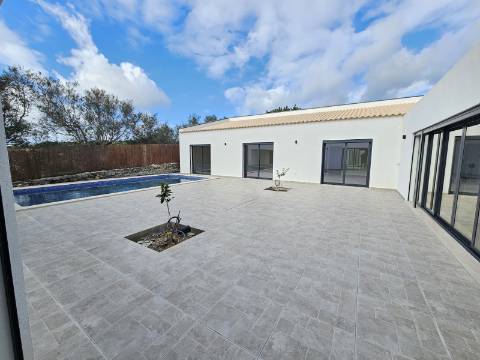 Moradia Terrea v3 a 1km de Loulé com jardim e piscina