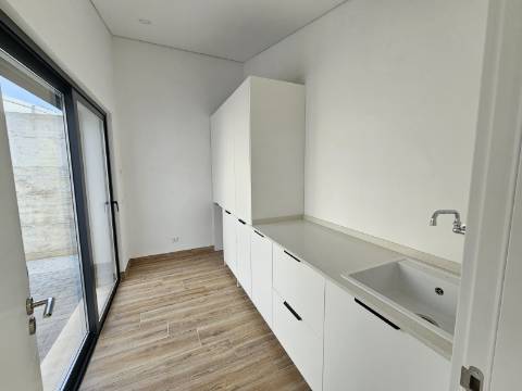 Moradia Terrea v3 a 1km de Loulé com jardim e piscina