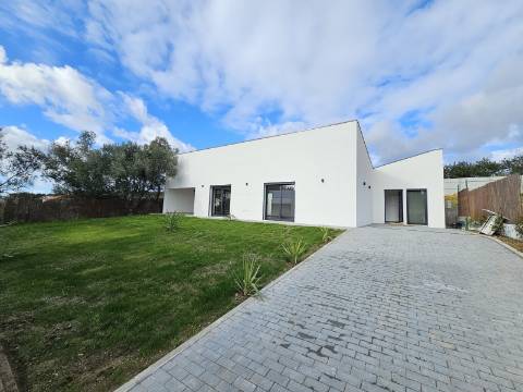 Moradia Terrea v3 a 1km de Loulé com jardim e piscina