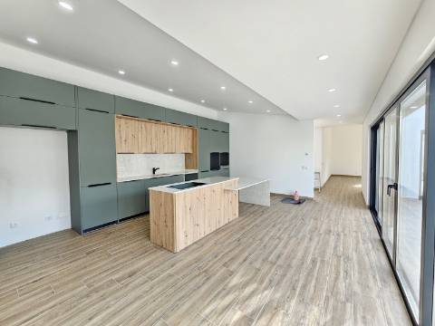 Moradia Terrea v3 a 1km de Loulé com jardim e piscina