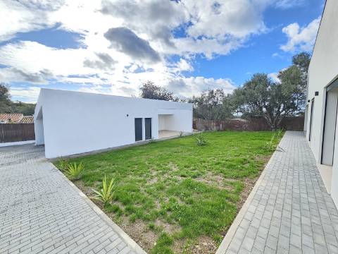 Moradia Terrea v3 a 1km de Loulé com jardim e piscina