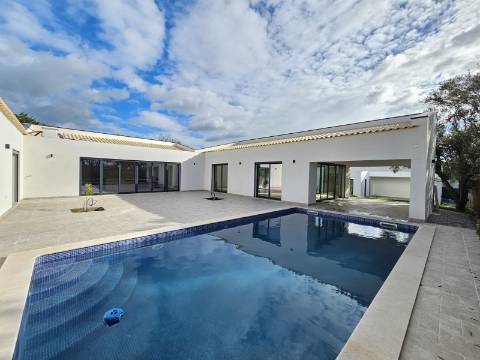Moradia Terrea v3 a 1km de Loulé com jardim e piscina