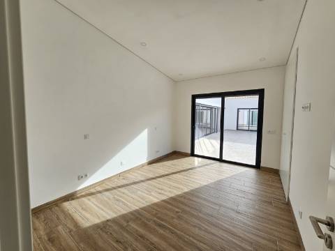 Moradia Terrea v3 a 1km de Loulé com jardim e piscina