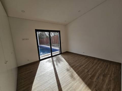 Moradia Terrea v3 a 1km de Loulé com jardim e piscina