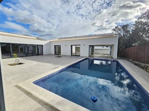 Moradia Terrea v3 a 1km de Loulé com jardim e piscina