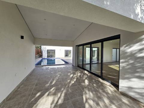 Moradia Terrea v3 a 1km de Loulé com jardim e piscina