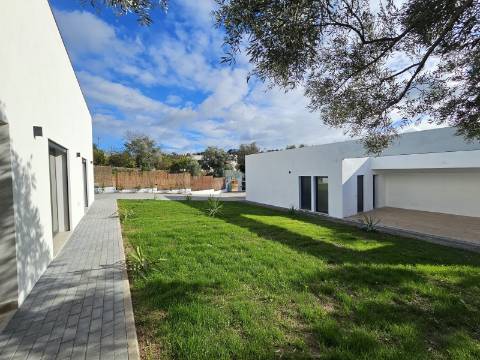 Moradia Terrea v3 a 1km de Loulé com jardim e piscina