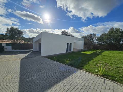 Moradia Terrea v3 a 1km de Loulé com jardim e piscina