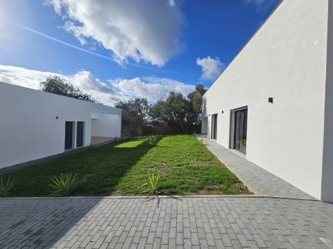 Moradia Terrea v3 a 1km de Loulé com jardim e piscina