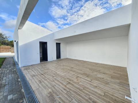 Moradia Terrea v3 a 1km de Loulé com jardim e piscina