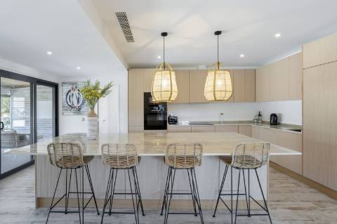 Moradia T5 com Design Moderno e Charme Algarvio no Triângulo Dourado