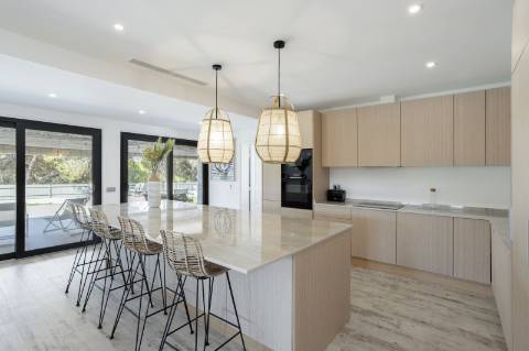 Moradia T5 com Design Moderno e Charme Algarvio no Triângulo Dourado