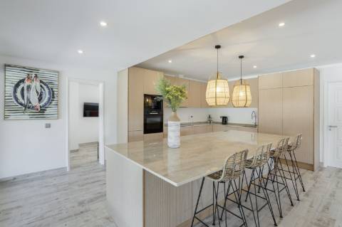 Moradia T5 com Design Moderno e Charme Algarvio no Triângulo Dourado