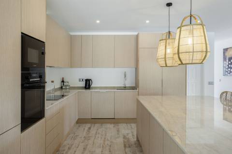 Moradia T5 com Design Moderno e Charme Algarvio no Triângulo Dourado