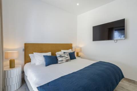 Moradia T5 com Design Moderno e Charme Algarvio no Triângulo Dourado