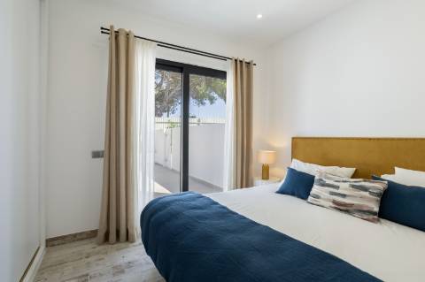 Moradia T5 com Design Moderno e Charme Algarvio no Triângulo Dourado