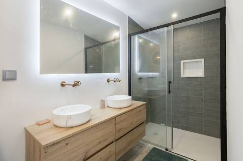 Moradia T5 com Design Moderno e Charme Algarvio no Triângulo Dourado