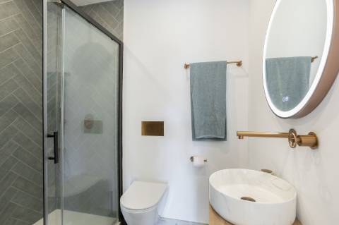 Moradia T5 com Design Moderno e Charme Algarvio no Triângulo Dourado