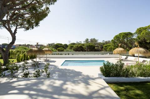 Moradia T5 com Design Moderno e Charme Algarvio no Triângulo Dourado