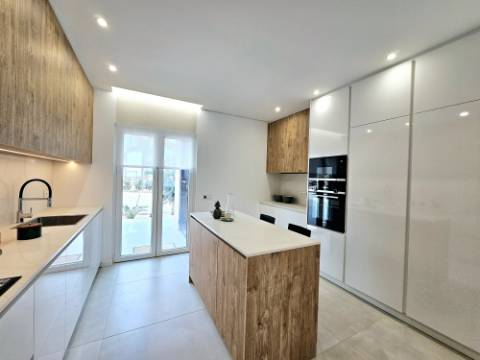 Moradia de excelência nova com piscina privativa