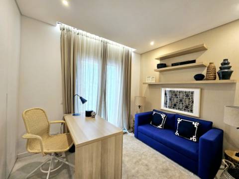 Moradia de excelência nova com piscina privativa