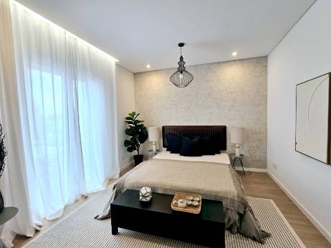 Moradia de excelência nova com piscina privativa