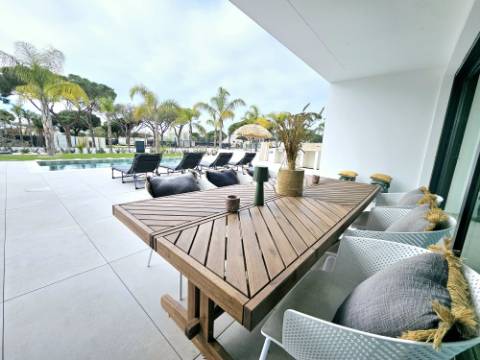 Moradia de excelência nova com piscina privativa