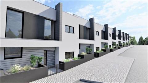 Excelentes moradias em banda com 3 quartos em fase inicial de construção em Almancil.