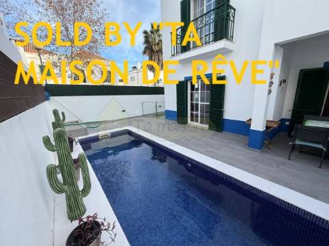 VENDIDA PELA 'TA MAISON DE RÊVE'