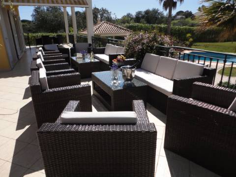 Vivenda com uma elegância intemporal com 6+2 Quartos