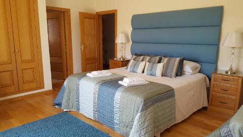 Vivenda com uma elegância intemporal com 6+2 Quartos