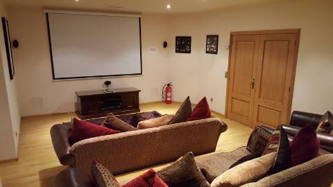 Vivenda com uma elegância intemporal com 6+2 Quartos