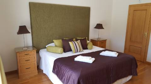 Vivenda com uma elegância intemporal com 6+2 Quartos